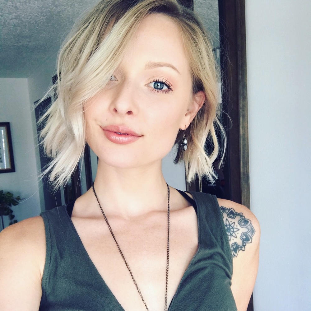 Meet your Posher, Brooke